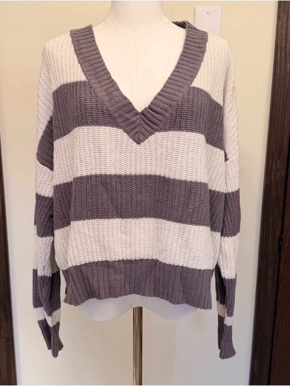 American Eagle Striped V-Neck Knit Sweater in Gray and Cream